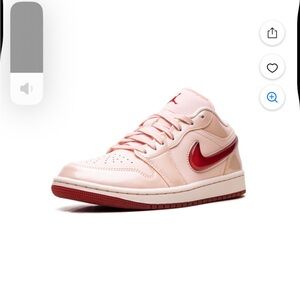 Jordan WOMENS Jordan 1 Low "Patent Valentine's Day" HF3174 600